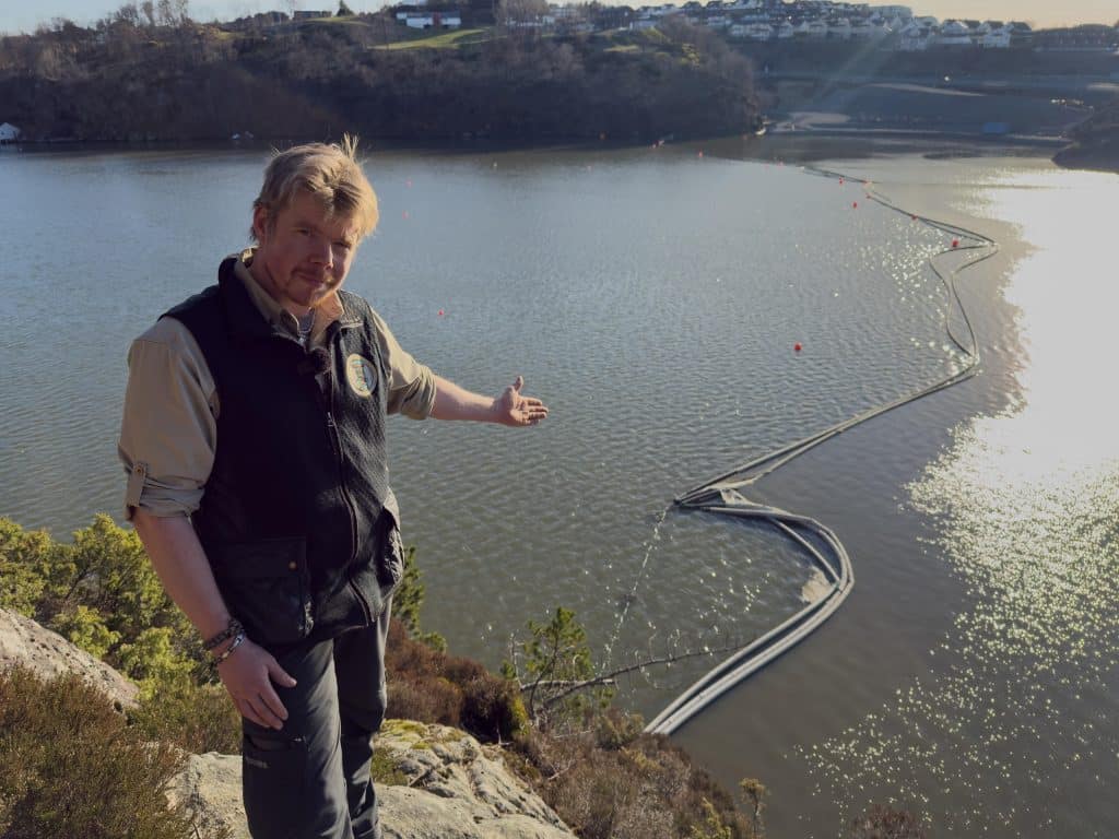 Norges Miljøvernforbund krever umiddelbar stans i utbyggingen av rv. 555 på grunn av alvorlige miljøkonsekvenser i Arefjordpollen 28