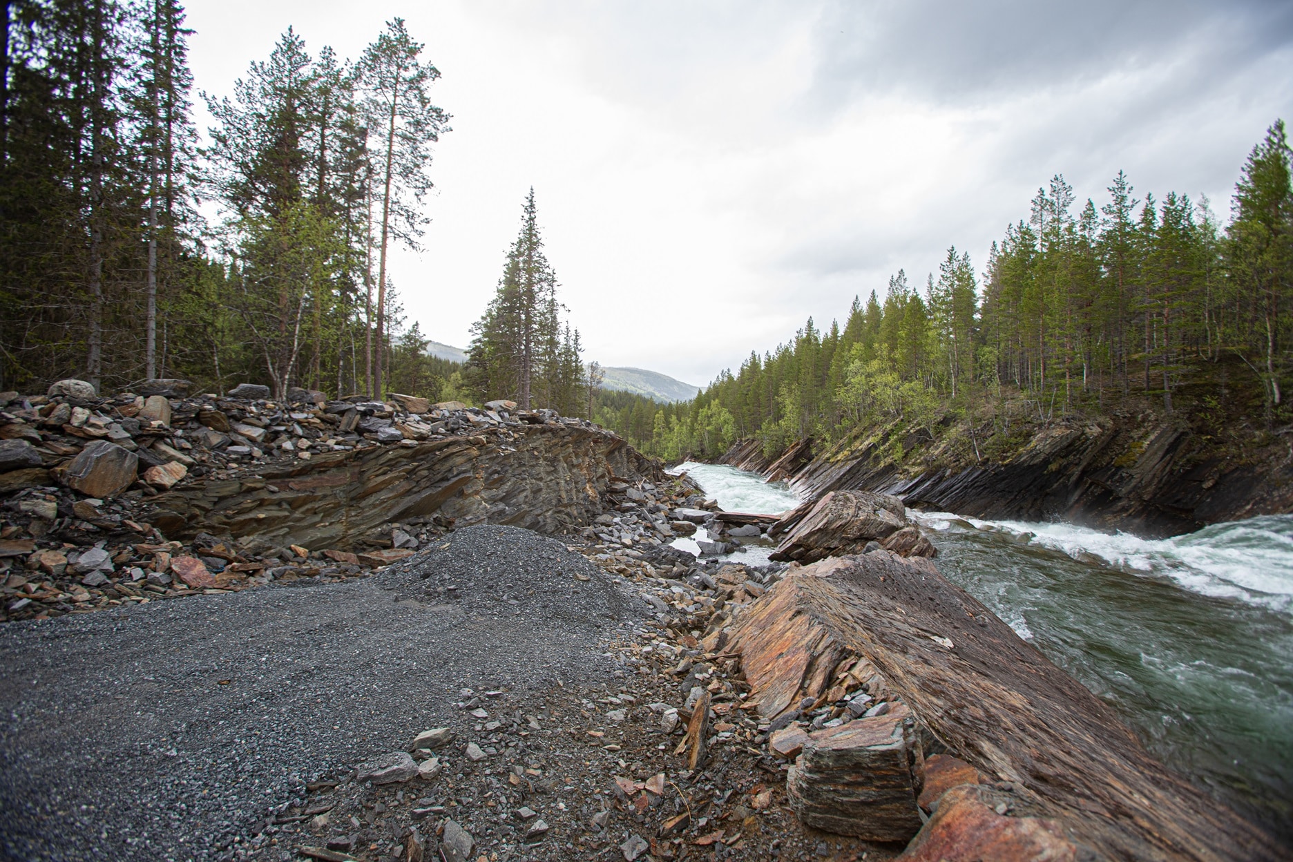 Grovt naturinngrep langs Beiarelva politianmeldt. Miljøvernforbundet krever full tilbakeføring av naturen. 3