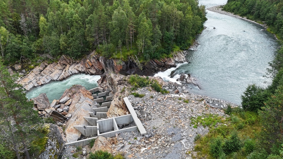 Uferdig laksetrapp i Beiarnelva